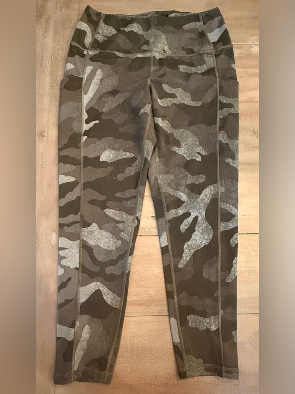 The North Face Motivation Pocket 7/8 Green Camo Tights Size XL Preowned